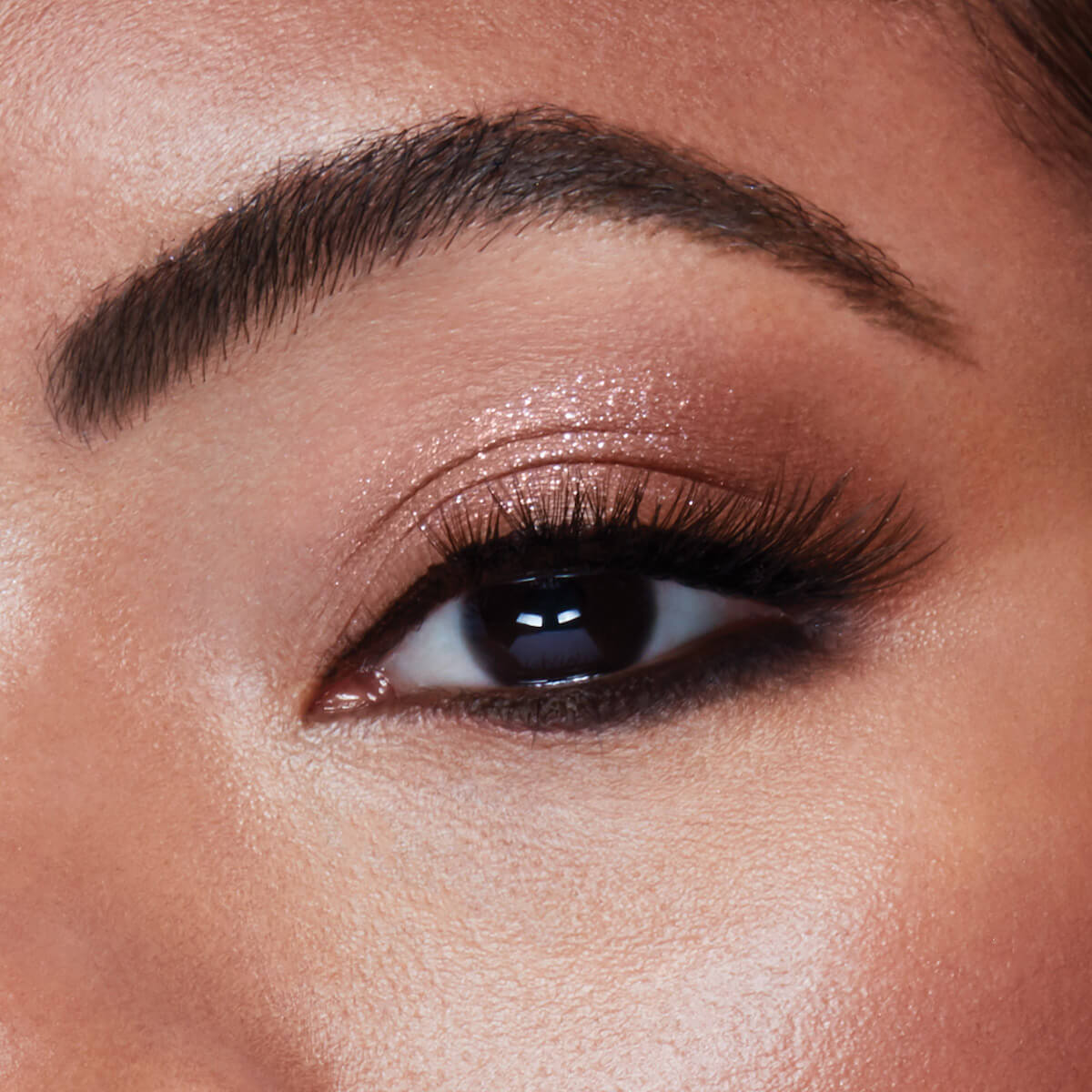 GLISTEN & GLOW LIQUID EYE SHADOW (SOMBRA L&Iacute;QUIDA)